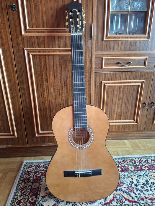 Gitara akustyczna nieużywana