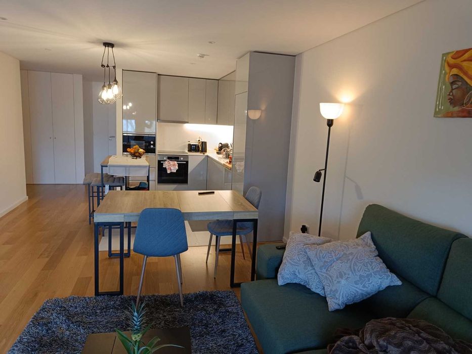 Dining Table - Extendable (New)64575418965249121