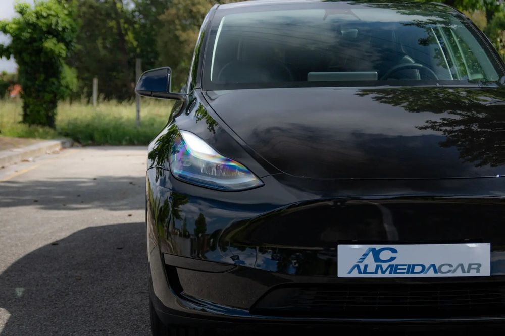 Tesla Model Y467707418599106561