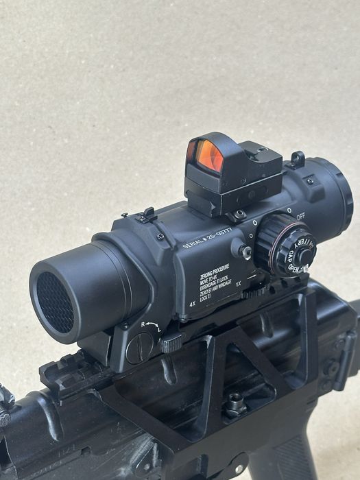 Призматический прицел ELCAN 1-4 коллиматор