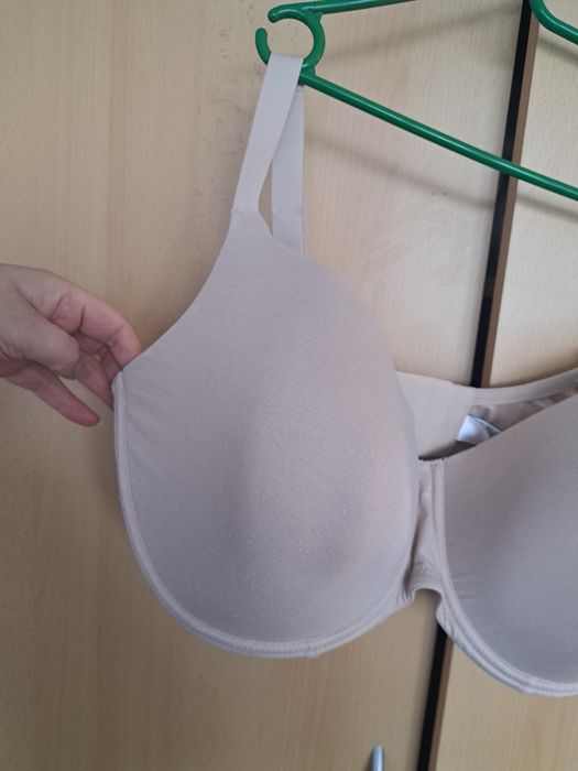 Biustonosz w rozmiarze 90 F