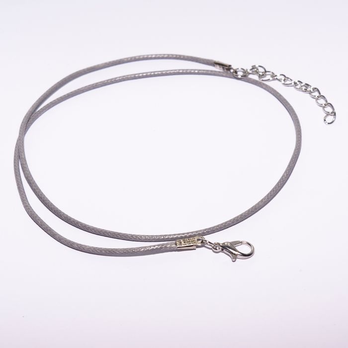 Naszyjnik z misiem (kolor rzemyka do wyboru)