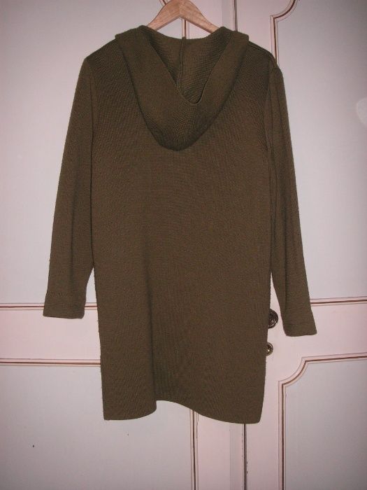 Casaco Malha Comprido Stradivarius (Castanho) e com Capuz (Verde)