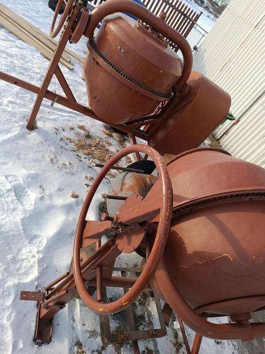 Sprzedam betoniarkę na siłę.