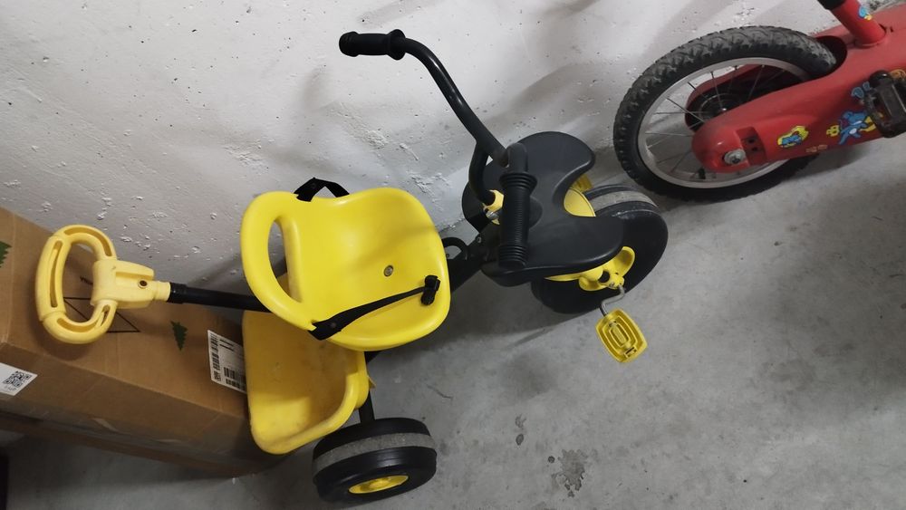 Conjunto de 1 triciclo, 1 bicicleta infantil e 1 trotinete infantil