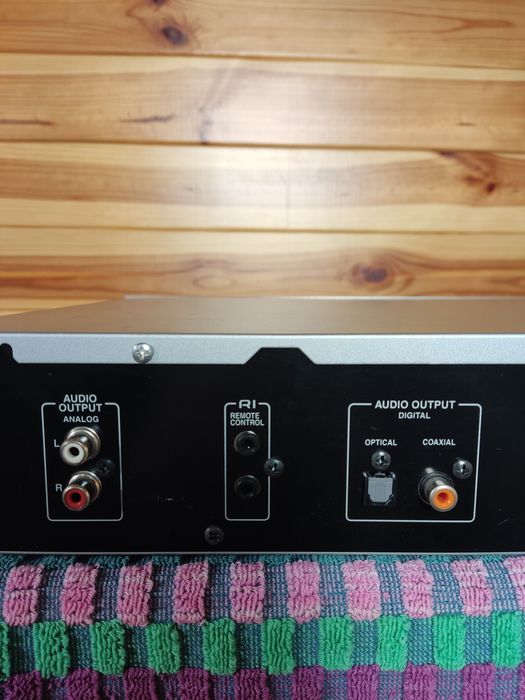 Продам CD програвач Onkyo DX-7355