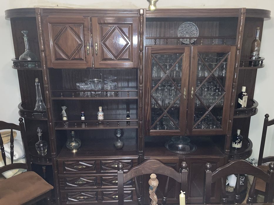 Móvel / Cristaleira / Louceiro em madeira maciça