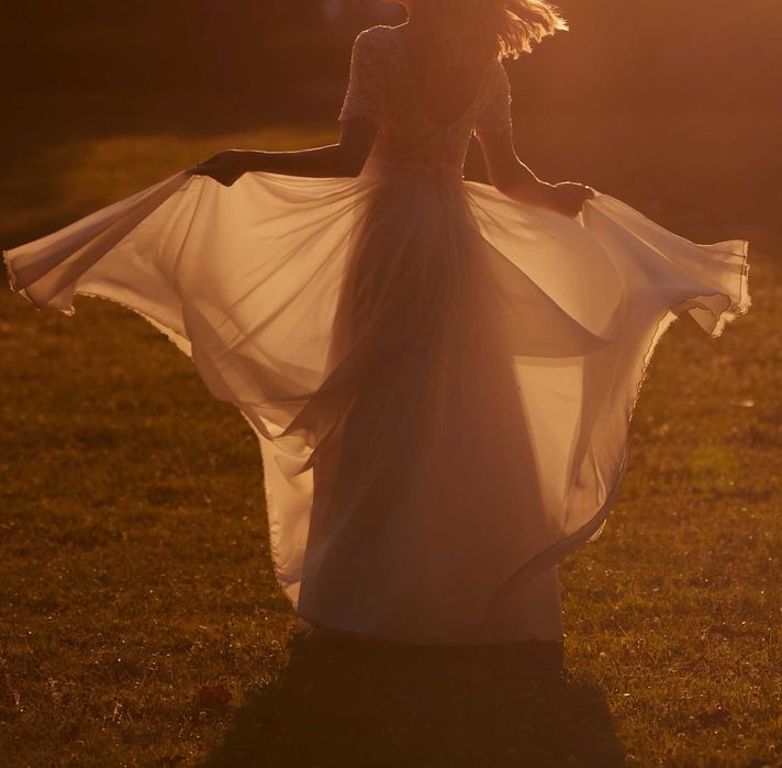 Sprzedam piękną suknię ślubną