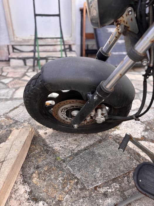 Mota Keeway superlight avariada