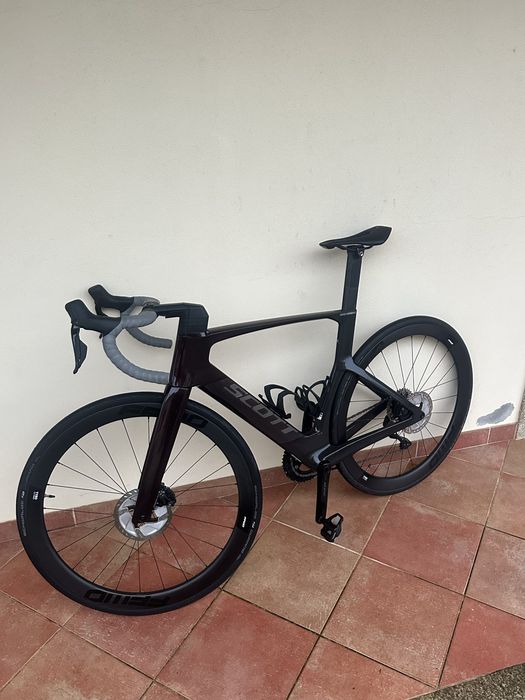 Bicicelta de estrada de carbono scott
