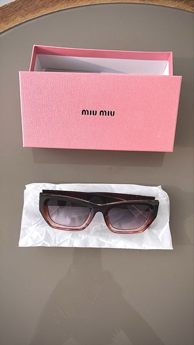 Óculos de sol Miu Miu novos, nunca usados