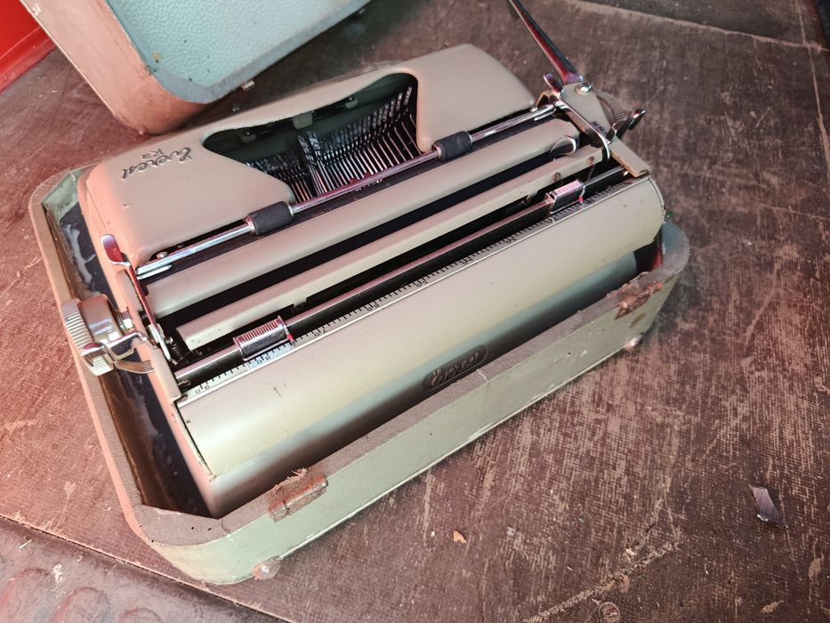 Máquina de escrever antiga
