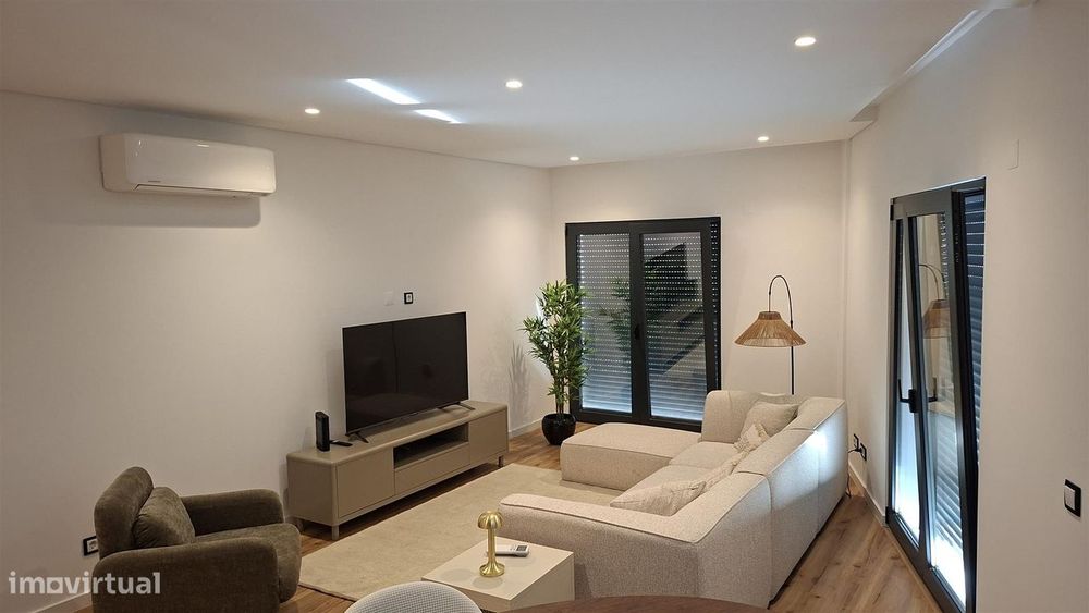 Apartamento T3 com varanda e garagem em Faro