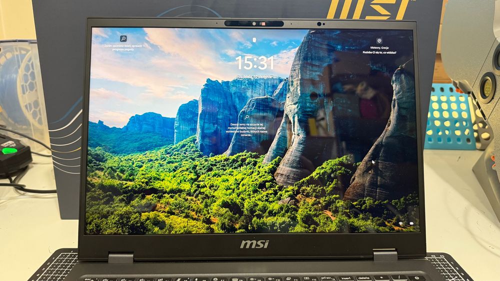 MSI Prestige 16" AI Evo: 1 TB, 16 GB — Intel Ultra 5 - Windows 11 Pro