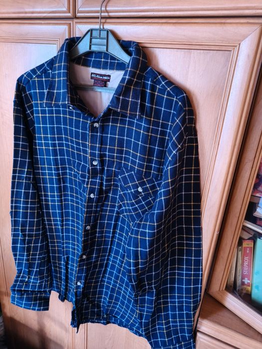 Koszula męska w kratę.