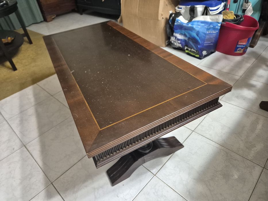 Mesa de centro em madeira maciça