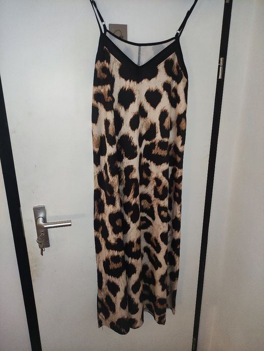 Sukienka w panterkę lekka na ramiączkach rozmiar L