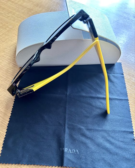 Óculos Prada,Original, cor amarelo e preto, Novo