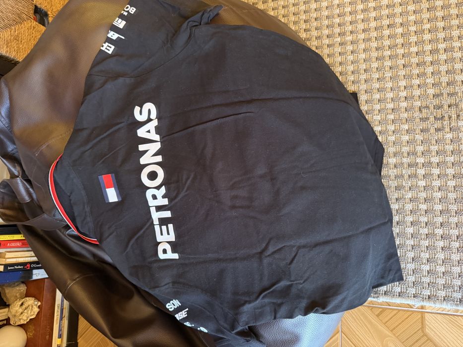 Mercedes roupas_