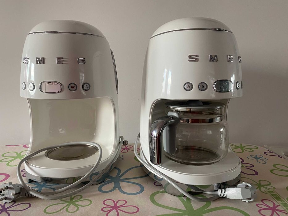 Dwa ekspresy przelewowe SMEG do kawy