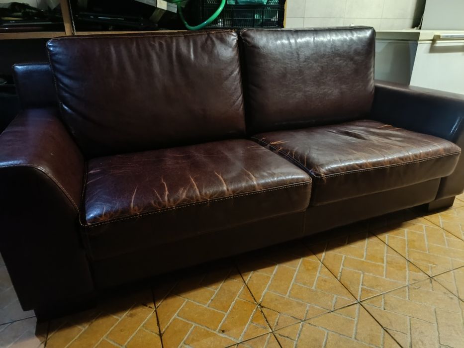 Sofa em pele - usado