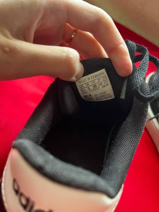 кросівки жіночі Adidas