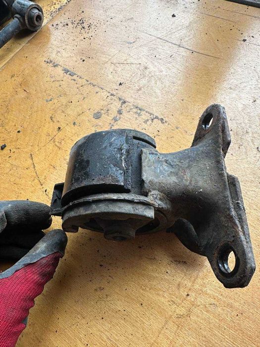 Подушка опора двигателя Мазда 6 gg