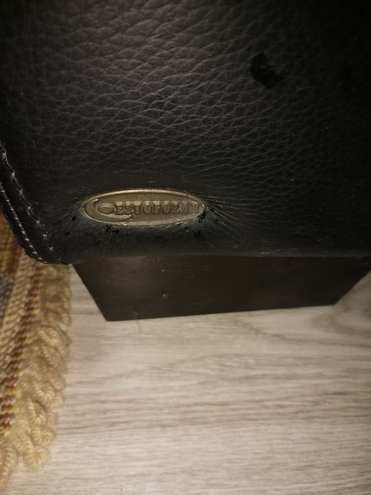 Vendo sofás em pele  Móveis Tralhão.