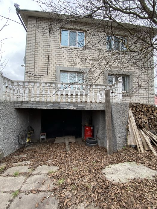 Два повноцінних житла під одним дахом.