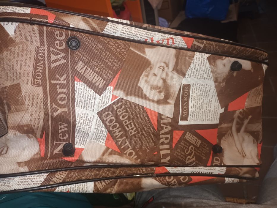 Mala viagem/ginásio Marylin Manroe