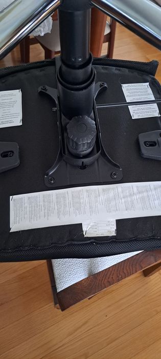 Cadeira de escritório usada em bom estado.