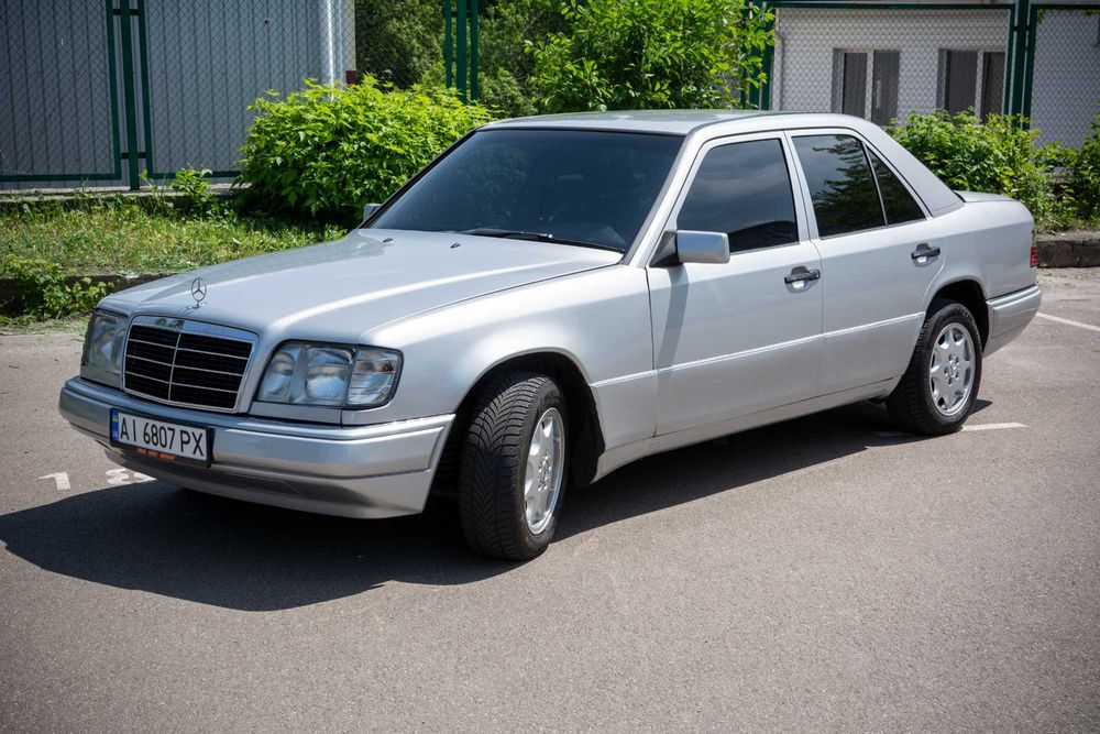 Mercedes-Benz E-Class 1993