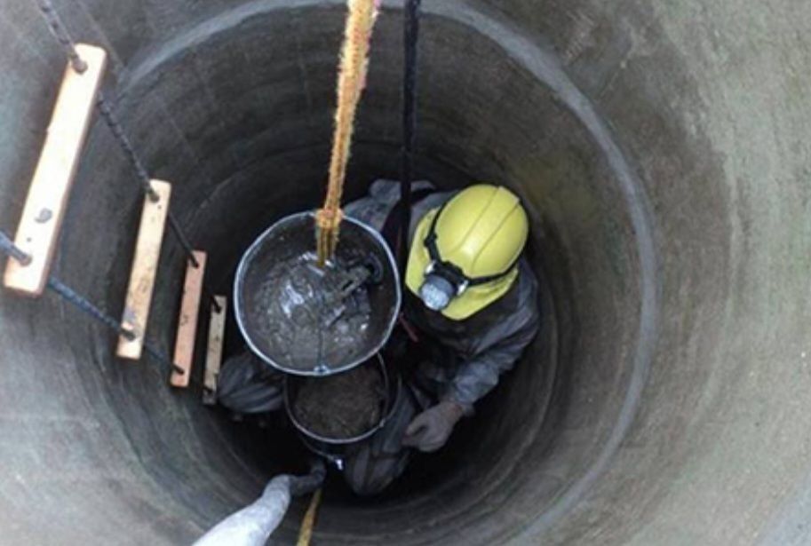 Чистка выгребных ям, Чистка слевных ям, Чистка ила с сливных ям.