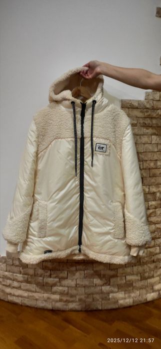 Жіноча куртка демісезона