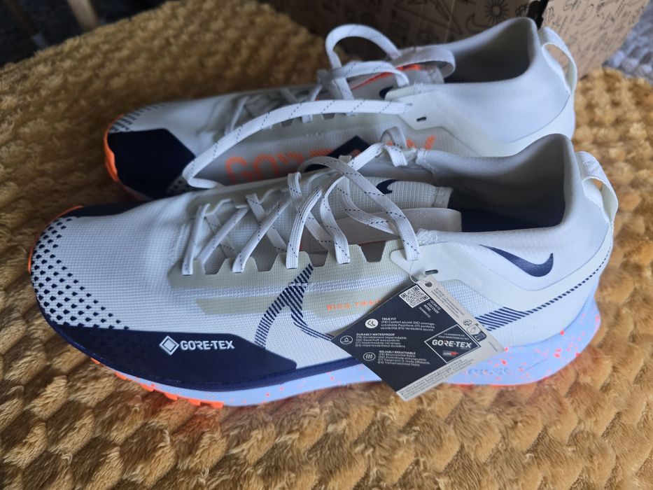 Buty Nike z goratex nowe 31 cm