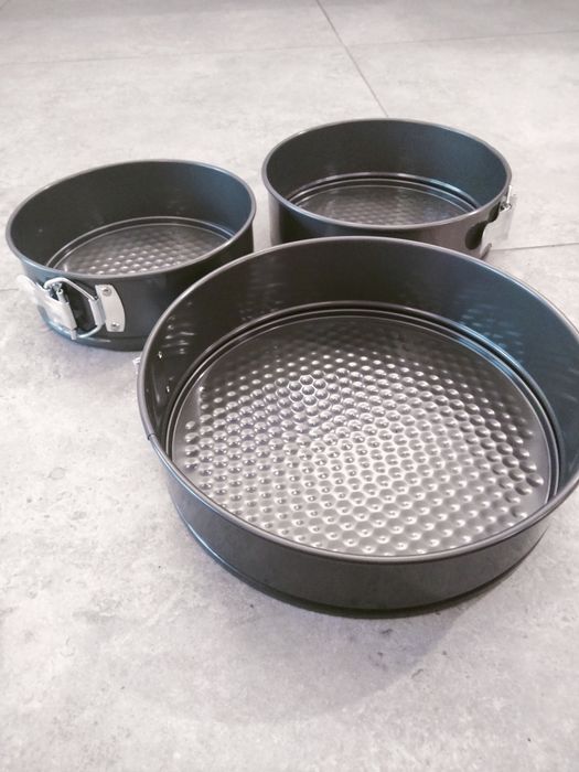 Кастрюля алюминиевая.Металлическая форма для  кекса и кастрюля