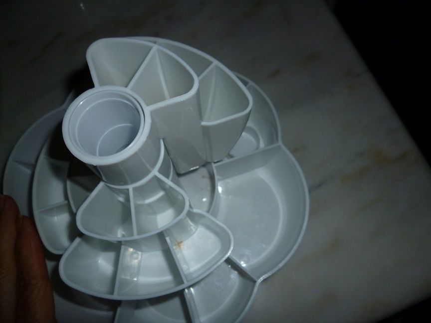 Caixa rotativa com várias divisórias para colocar jóias ou outros