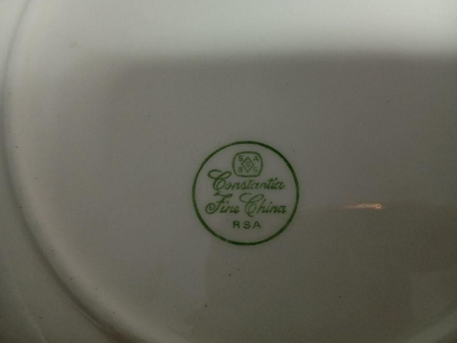 Pratos de porcelana fina
