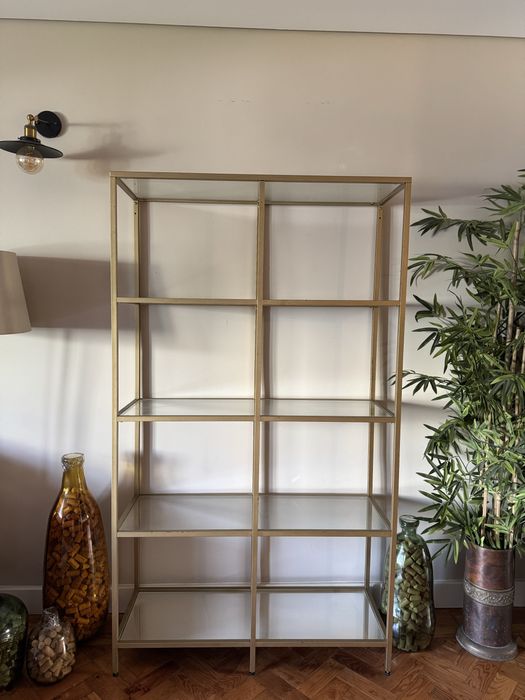 Estante e mesa de centro