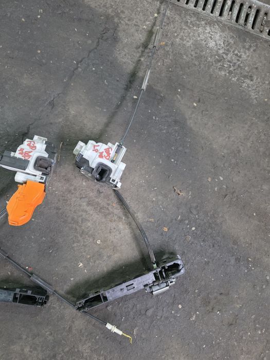 Ford Ka mk2 Zamek drzwi Przód