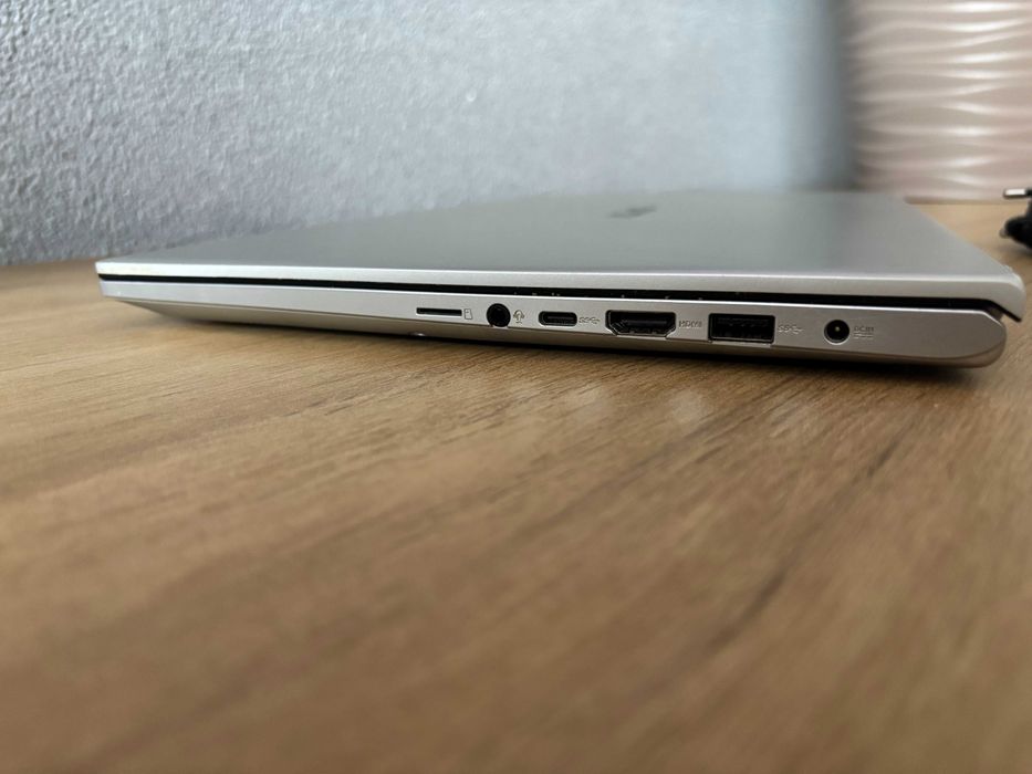 ASUS VivoBook 15