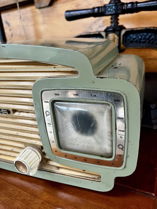 Antigo e raro rádio / relógio despertadar