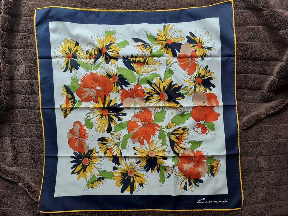 Хустка платок фірми leonardi оригінал 


Італійська хустка Leonardi
По