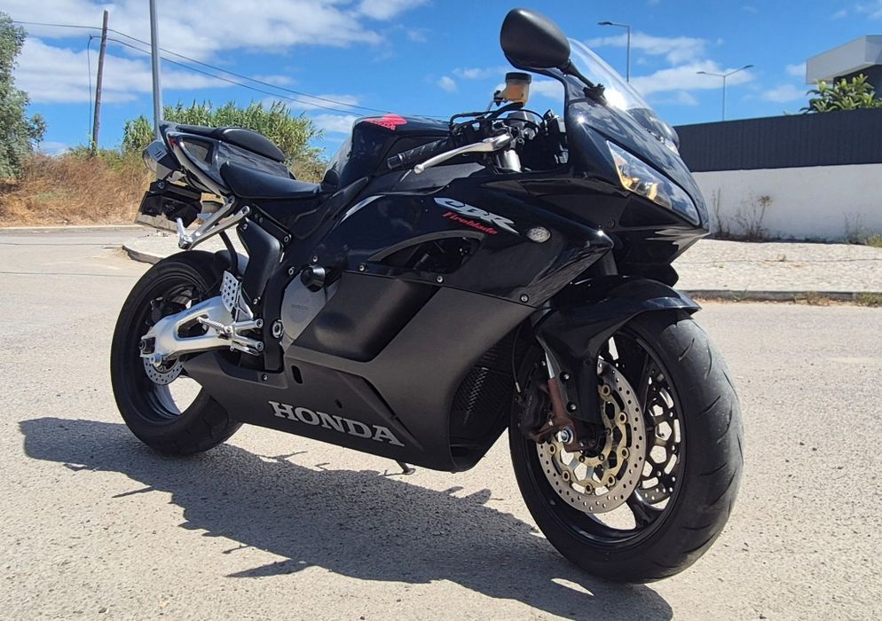 Honda CBR1000RR 2005 Preta  Impecável