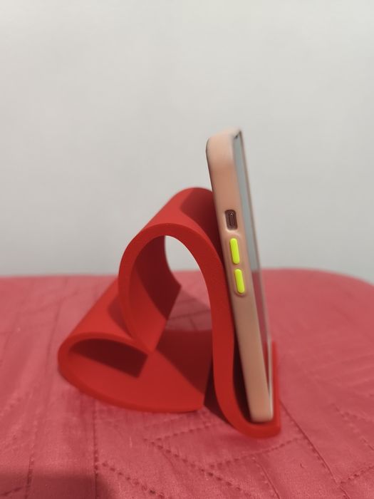 Suporte para telemóvel em formato coração