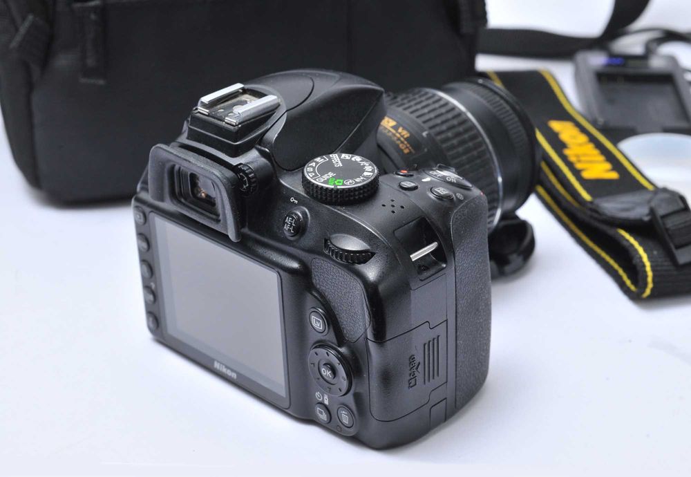 Nikon D3300 C/ lente 18-55mm (excelente estado)