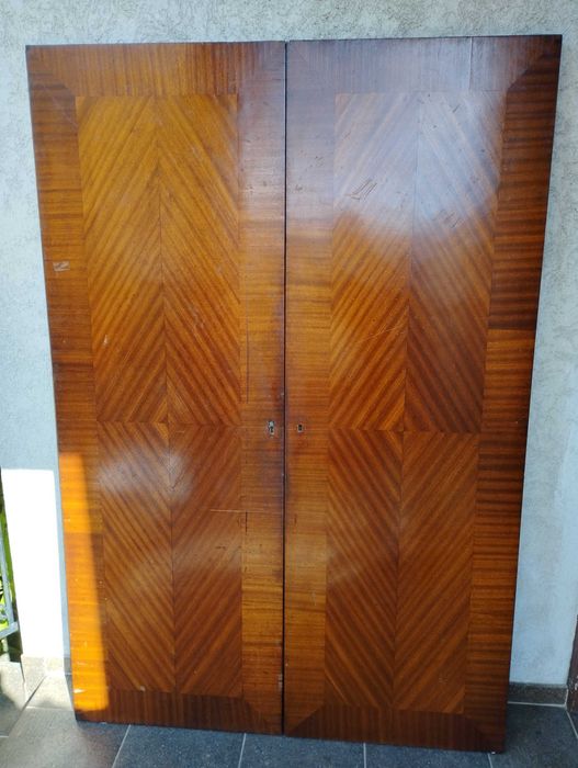 stare fornirowane drzwi z szafy