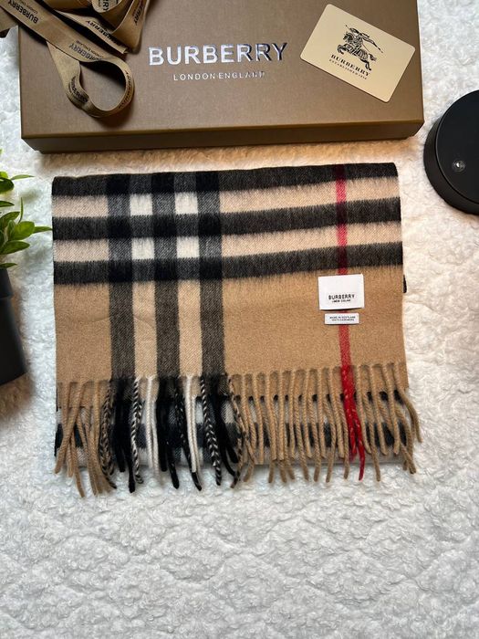 Szalik Burberry z 100% Kaszmir