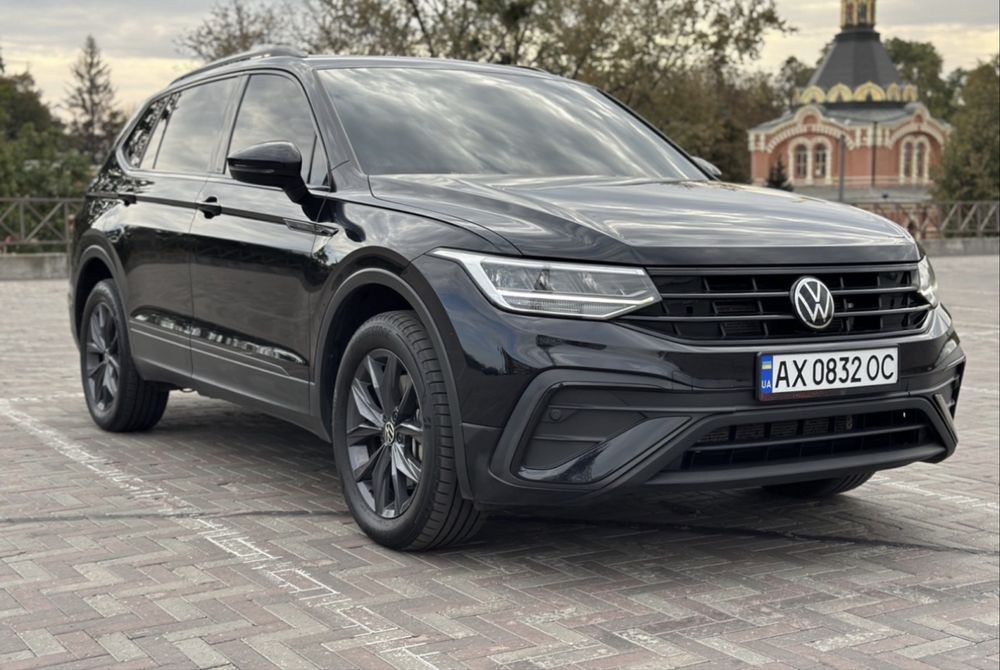 Volkswagen Tiguan 2021 рік