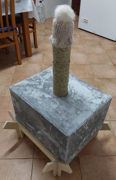 ARRANHADOR PARA GATOS RESISTENTE E  NOVO.  Casa Quarto Varanda Terraço Sala.